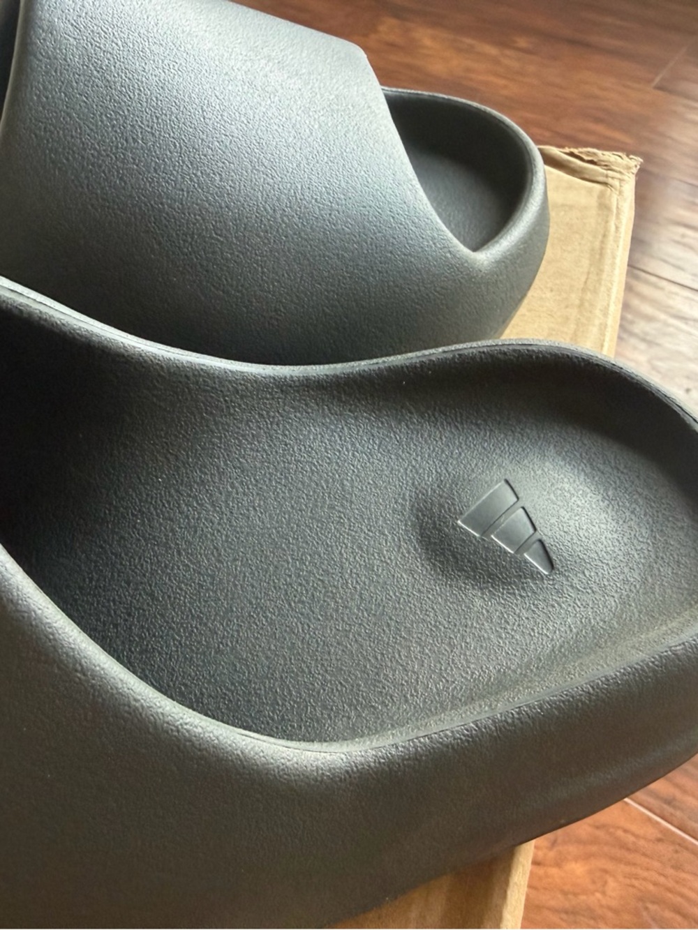 adidas Yeezy Slide Size 7 Dakony - Onyx - Picture 7 of 12